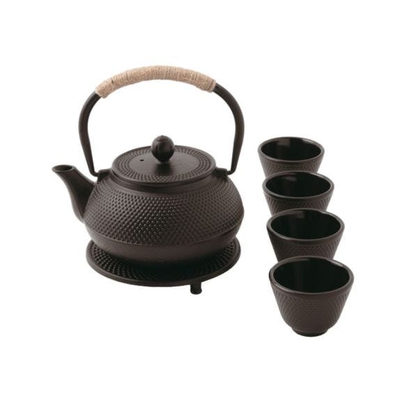 Set composto da: teiera + 4 tazze + sottoteiera in ghisa 
