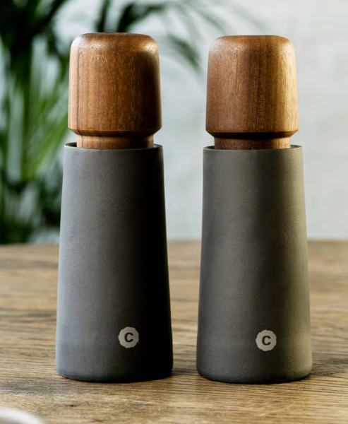 Set de 2 meules STOCKHOLM h 17 cm en Bois de Noyer et Céramique Noire de CrushGrind